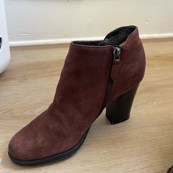 Franco Sarto red suede heeled ankle boots size 7 - Picture 2 of 3